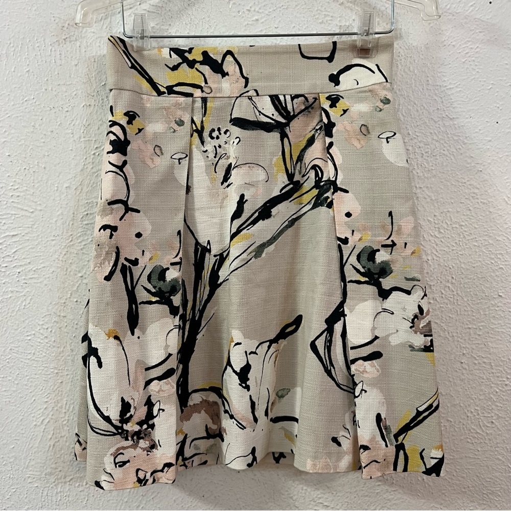 Black Halo beige large flower a-line skirt - Picture 4 of 9